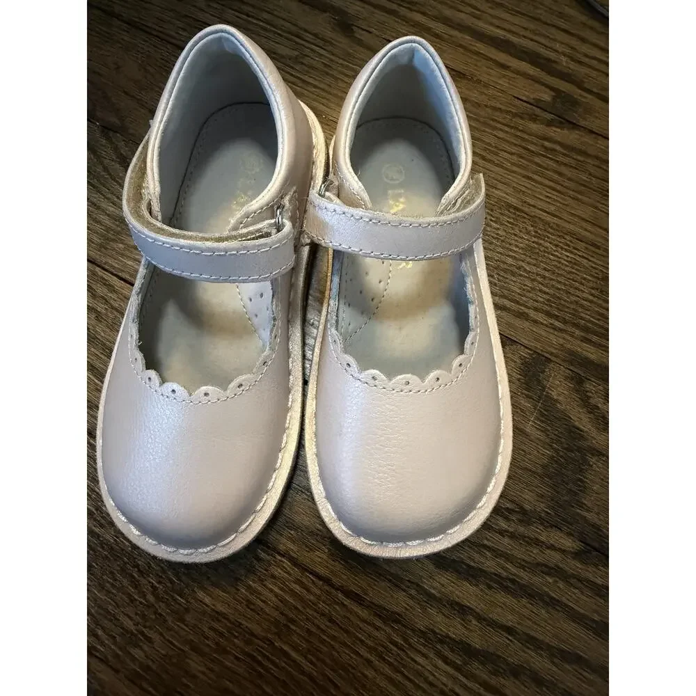LAMOUR Caitlin Scalloped Mary Jane Pebble Almond Sz 9